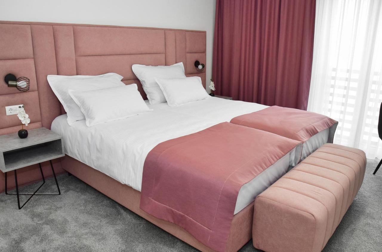 Hotel Premium 야이체 외부 사진