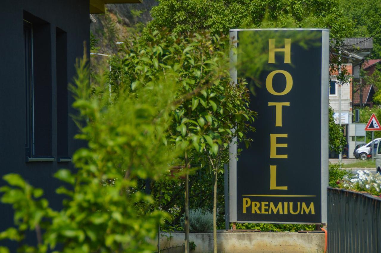 Hotel Premium 야이체 외부 사진