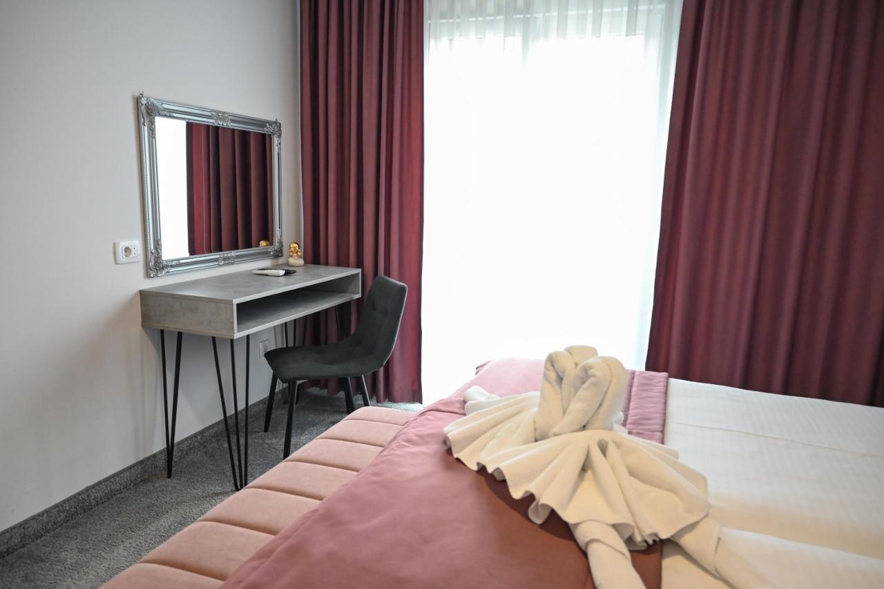 Hotel Premium 야이체 외부 사진