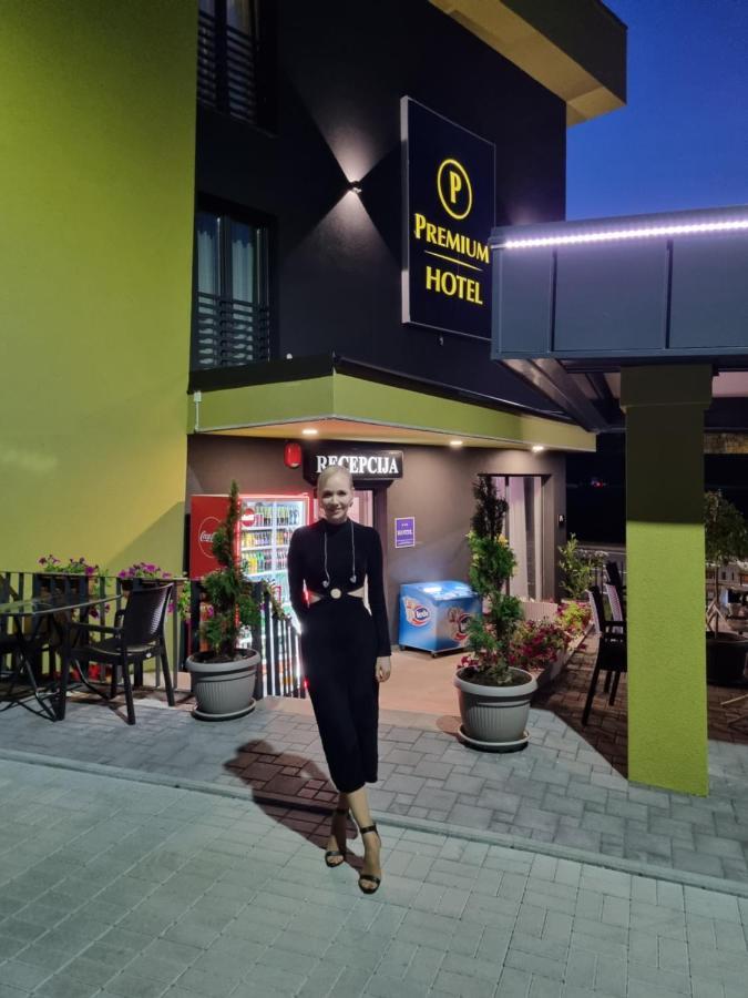 Hotel Premium 야이체 외부 사진